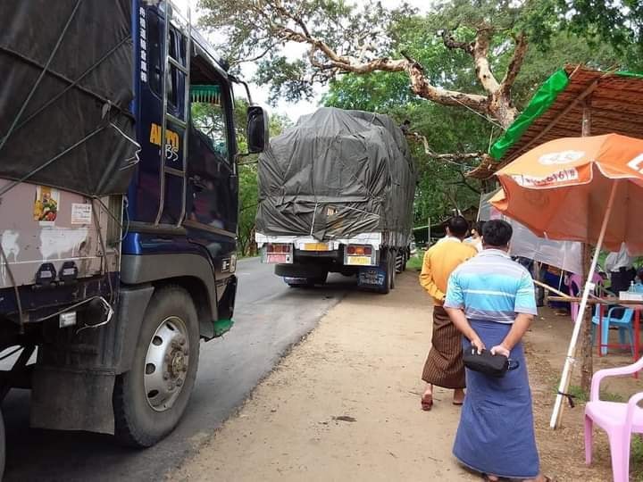 မြင်းခြံမြို့တွင် ရန်ကုန်မှလာသည့် ကုန်ကားများကို စစ်ဆေးရန် သီးသန့်ဂိတ်ထားရှိ 