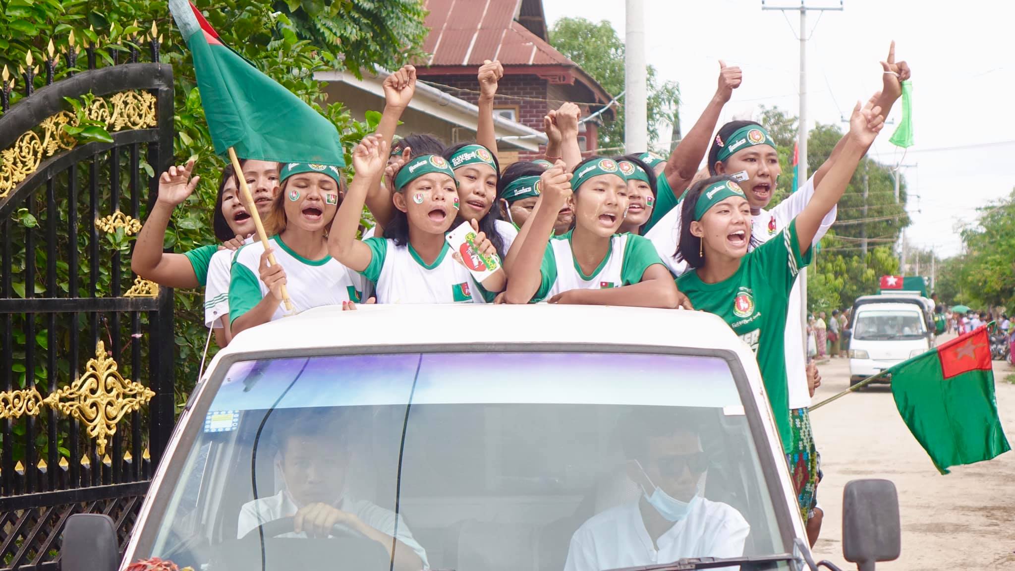 နေပြည်တော်တွင် ကြံ့ခိုင်ရေးပါတီထောက်ခံသူများ အင်အားပြလှည့်လည်