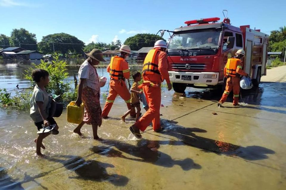 ရွှေကူမြို့၌ ဧရာဝတီမြစ်ရေစိုးရိမ်ရေမှတ်ကျော်လွန်၊ နေအိမ်များရေဝင်ပြီး မိသားစုအချို့ ရွေ့ပြောင်း   