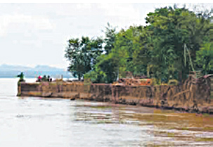 ကမ္းပါးျပိုက်မႈေၾကာင့္ ပခုကၠူေက်း႐ြာအခ်ို့ ႐ြာလံုးကၽြတ္ေျပာင္းေ႐ြွႊ့