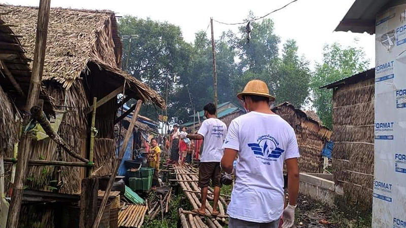 စားဝတ်နေရေး အခက်ကြုံနေသည့် လပွတ္တာက အိမ်ခြေ ၁၀၀၀ ကျော်အား အဖြူရောင်ဧရာဝတီ အဖွဲ့ ထောက်ပံ့