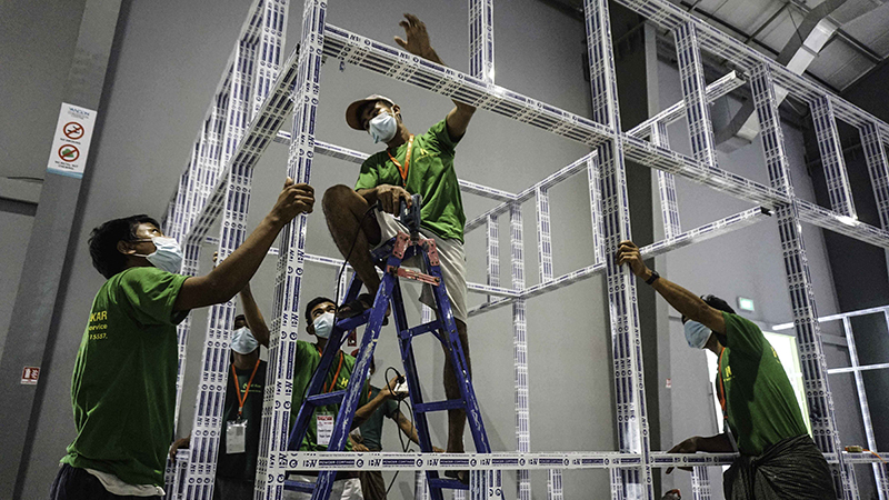 ကိုဗစ်-၁၉ လူနာများထားရှိရန် အင်းယားလိတ်ကိုဗစ်စင်တာ ပြင်ဆင်နေမှု မြင်ကွင်း(ဓာတ်ပုံ)