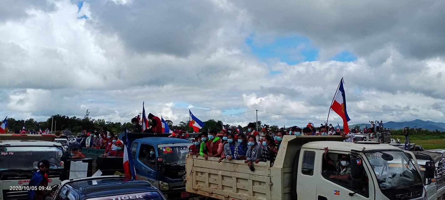 လွိုင်ကော်မြို့၌ လူထုသောင်းချီပြီး ကယားအခြေစိုက် တိုင်းရင်းသားပါတီ ၂ ခုကို  ဝန်းရံ