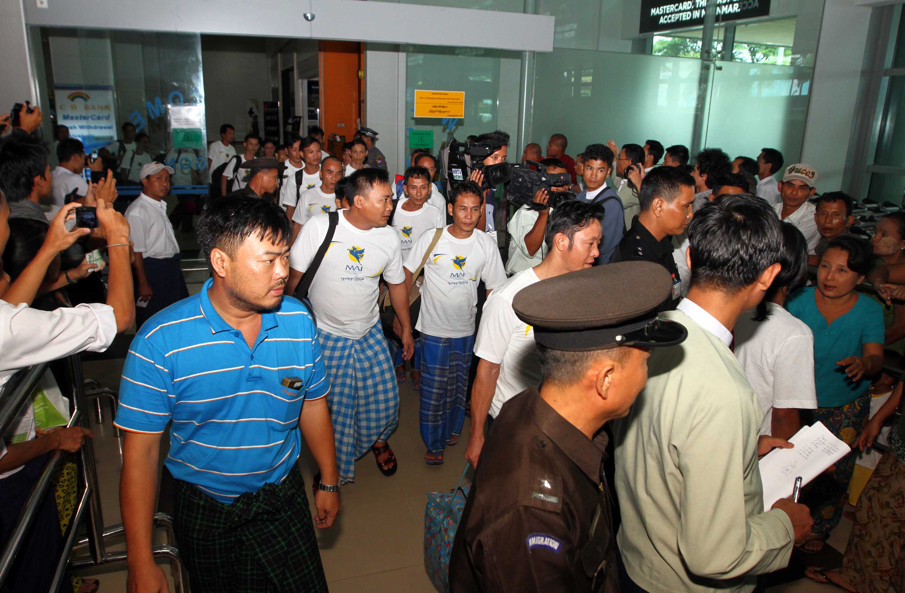 အိနၵိယတြင္ အက်ဥ္းက်ေနသည့္ ျမန္မာနုိင္ငံသား ၂၀၀ ျပန္ေရာက္ (ဓာတ္ပုံ)