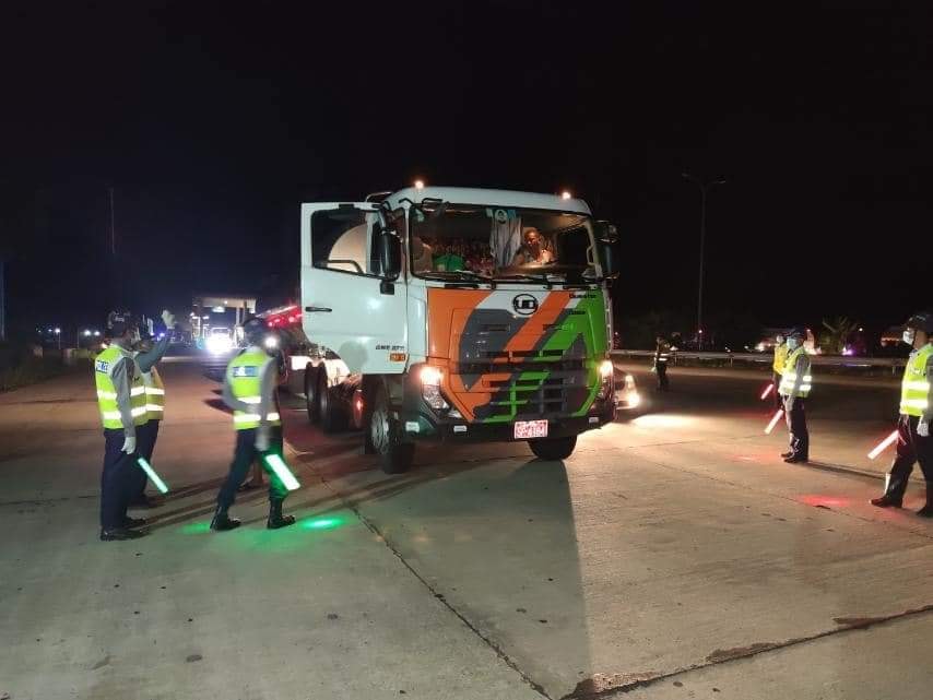 ကုန်တင်ယာဉ်များကို ရန်ကုန်-မန္တလေး အမြန်လမ်းမပေါ် စတင်ဖြတ်သန်းခွင့်ပြု