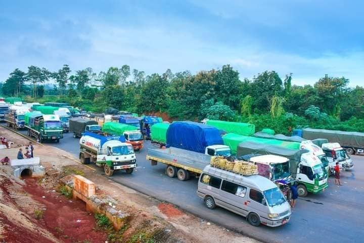 မန္တ​လေးတိုင်းအထွက်နှင့် ရှမ်းပြည်နယ်အဝင်တွင် ကားများပိတ်မိနေ