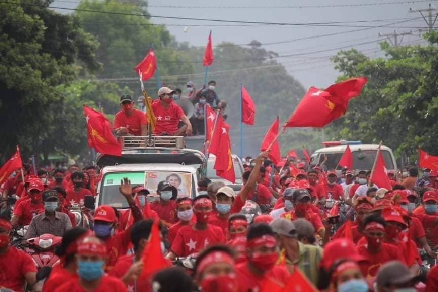ကျွန်းလှနှင့် ဇီးကုန်းတွင် အန်အယ်လ်ဒီပါတီ ဝန်းရံသူ သောင်းချီ အင်အားပြလှည့်လည် (ဓာတ်ပုံ)