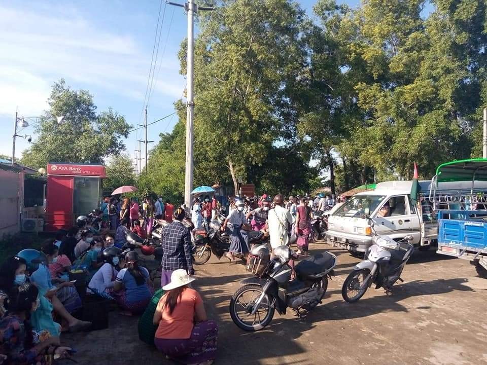 တိကျသည့်ညွှန်ကြားချက်မလာဖြင့် ပုသိမ်အထည်ချုပ်စက်ရုံများနှင့်အလုပ်သမားများ အခက်ကြုံ
