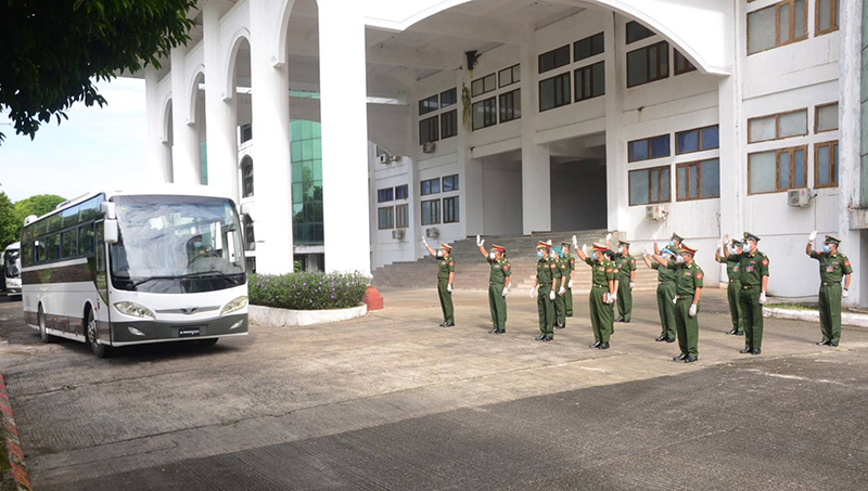လှည်းကူး ကိုဗစ်ရောဂါကုသရေးဌာနတွင် တာဝန်ထမ်းရန် တပ်မတော်ဆေးဝန်ထမ်းများ သွားရောက်