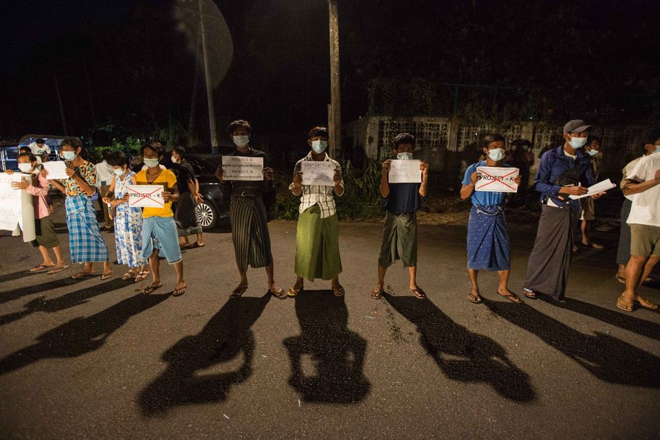Project K  အဖွဲ့ကို ရန်ကုန်လေဆိပ်၌ ကန့်ကွက်ဆန္ဒပြ 