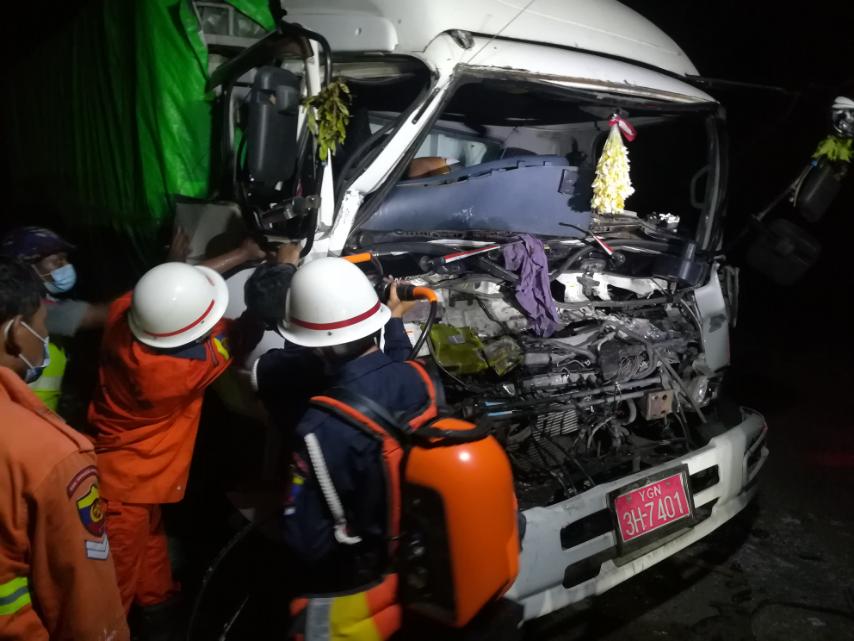 ရန်ကုန်-မန္တလေးအမြန်လမ်းတွင် ယာဉ်တိုက်မှုကြောင့် ၁ ဦးသေဆုံး၊ ၂ ဦး ဒဏ်ရာရ