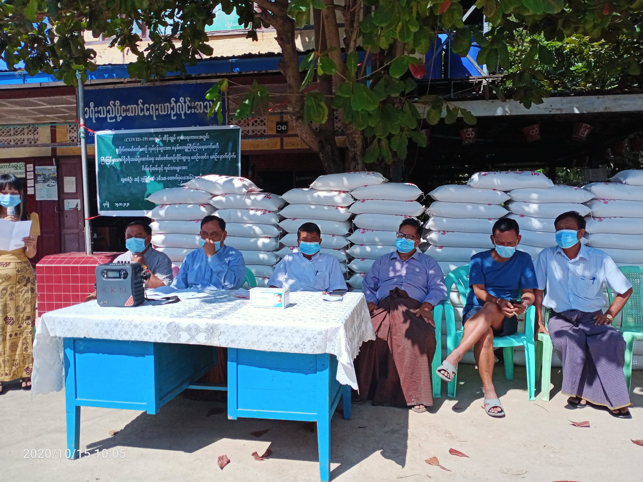 ကယားပြည်နယ်က မော်တော်ယာဉ်လုပ်သား ၇၀၀ ကို အခြေခံစားသောက်ကုန် ထောက်ပံ့
