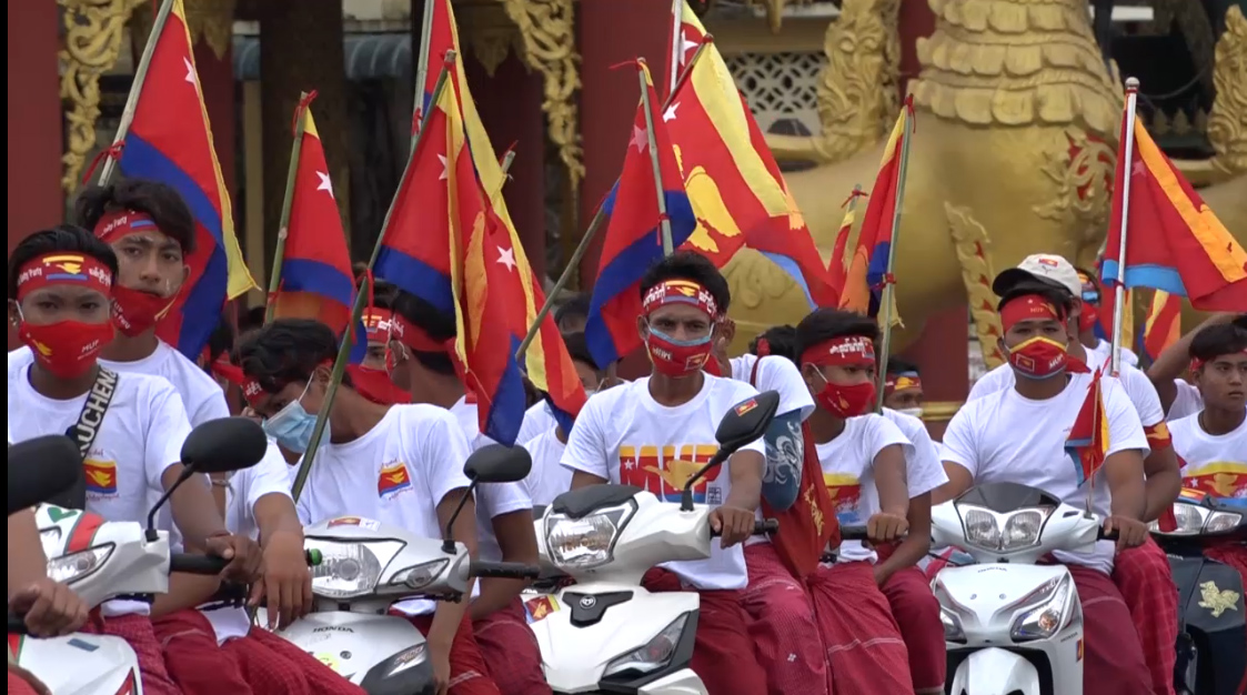 သထုံတွင် တိုင်းရင်းသားပါတီ ၃ ခုက ဝန်းရံသူများ ပူးပေါင်းအင်အားပြလှည့်လည် (ဓာတ်ပုံ)