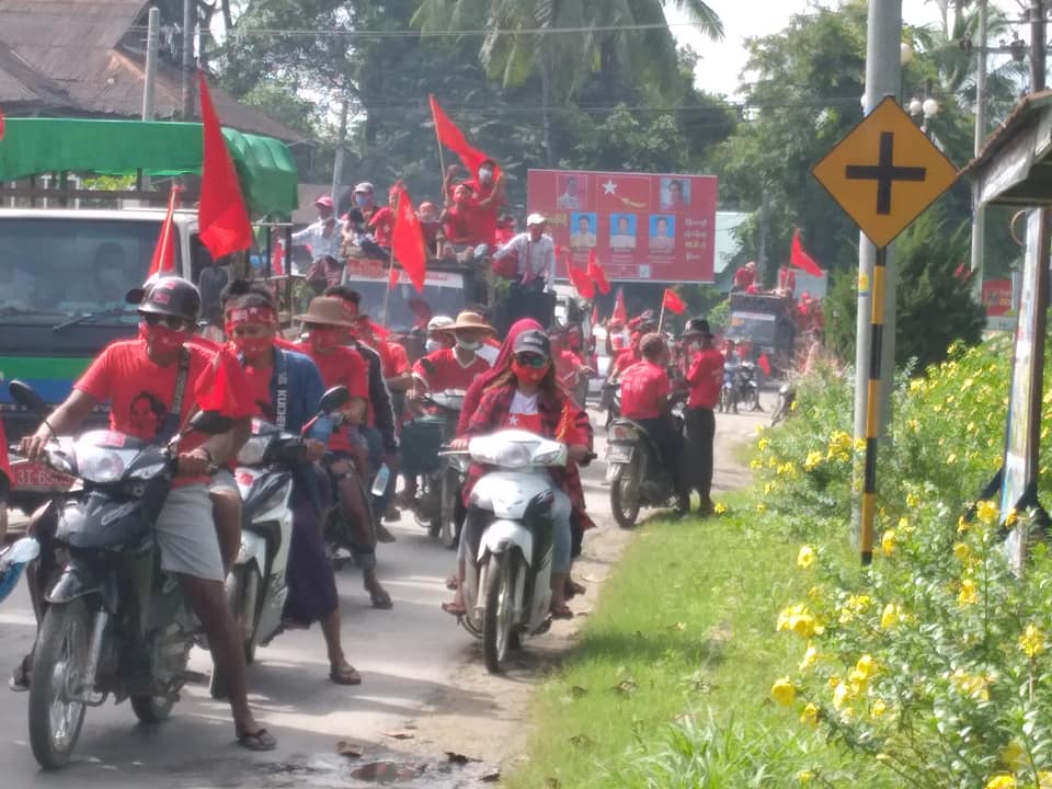 ဧရာဝတီတိုင်း မြို့နယ် ၃ ခုက အန်အယ်လ်ဒီပါတီဝန်းရံသူများ ပူးပေါင်းအင်အားပြ