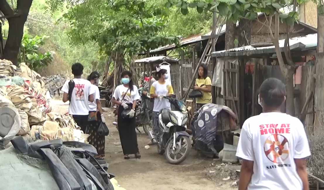 Save Monywa အဖွဲ့က ဝင်ငွေနည်းမိသားစုများကို ဆန်နှင့် ရိက္ခာ နေ့စဉ်ဖြန့်ဝေ