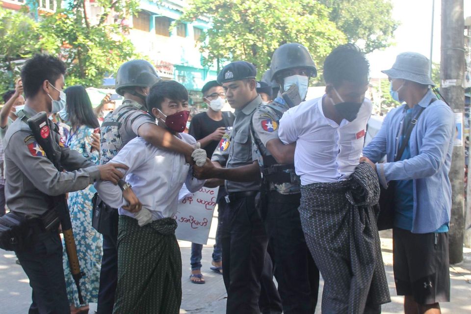 စစ်တွေမြို့၌  ဆန္ဒပြသည့် ရခိုင်ကျောင်းသားခေါင်းဆောင် ၄ ဦး ဖမ်းဆီးခံရ  (ဓာတ်ပုံ)