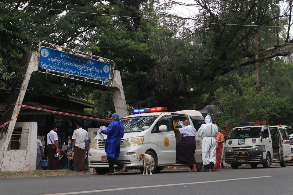 မန္တလေး ရေကြောင်းညွှန်ကြားမှုဦးစီးဌာနရုံးတွင်  ကိုဗစ်-၁၉ လူနာ ၁၁ ဦးတွေ့ရှိ 