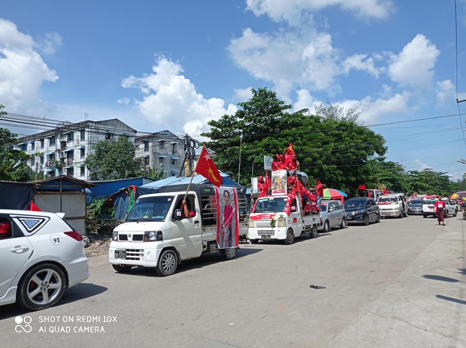 Stay at home သတ်မှတ်ထားသည့် ဒဂုံဆိပ်ကမ်းတွင် NLD ပါတီဝန်းရံသူများ အင်အားပြ (ဓာတ်ပုံ)