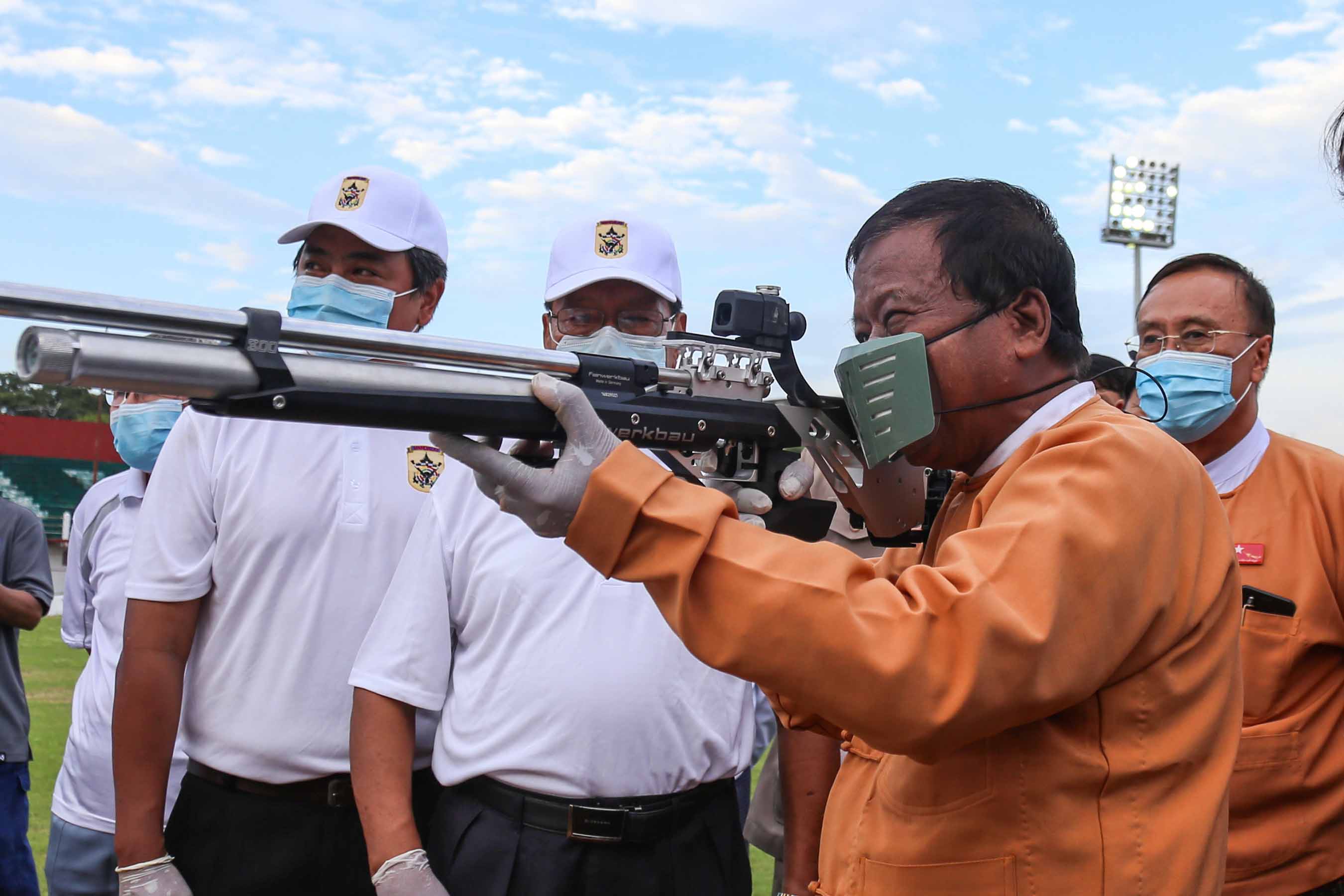 မန္တလေးတိုင်း အားကစားနှင့်ကာယပညာ ဦးစီးဌာနကို အားကစားပစ္စည်းများ ထောက်ပံ့ (ဓာတ်ပုံ)