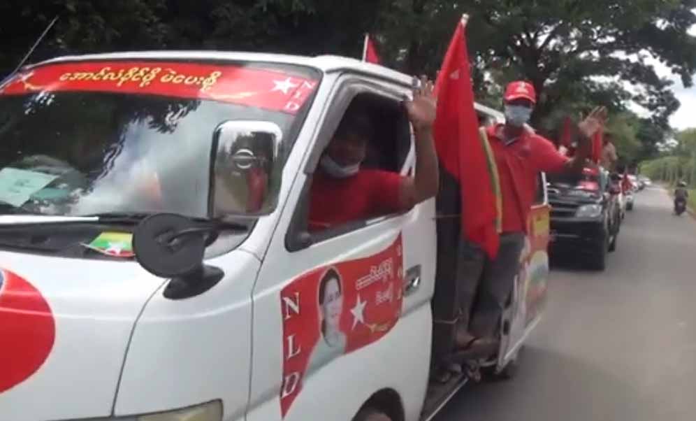 သာယာဝတီတွင် NLD ပါတီအမှတ်တံဆိပ်ပါ စတစ်ကာအလှဆင်ကား ၅၀၀ ခန့်ဖြင့် အင်အားပြ