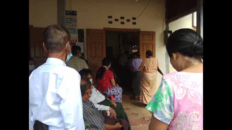 ရွေးကောက်ပွဲအတွက် ရေးမြို့နယ်တွင် ကြိုတင်မဲစပေး (ဓာတ်ပုံ)
