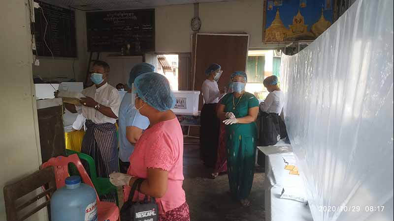 မဲရုံအချို့တွင် ကြိုတင်မဲပေးမှုအပေါ် ပါတီကိုယ်စားလှယ်များ စောင့်ကြည့်ခွင့်မရ (ဓာတ်ပုံ)