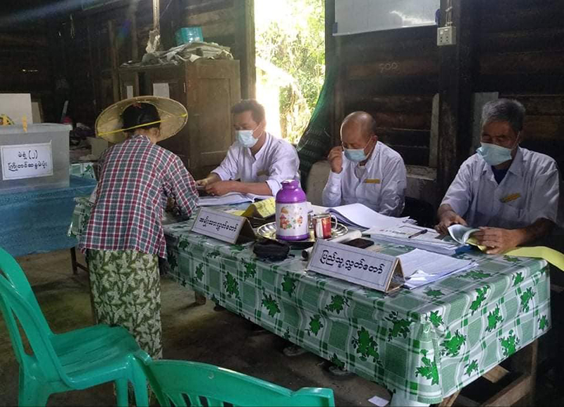 အင်္ဂပူမြို့နယ်တွင် ကြိုတင်မဲလက်မှတ်ကို ဘောပင်ဖြင့်အမှန်ခြစ်ခိုင်းမှုရှိနေ 