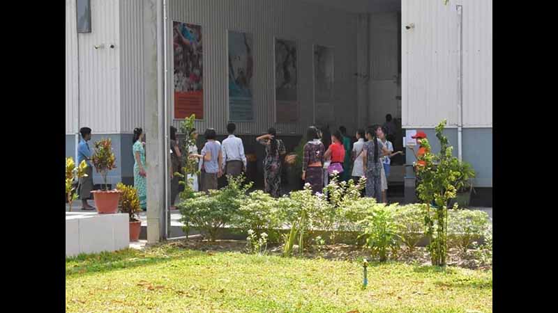 ပုသိမ်ရှိစက်ရုံများ ၁ လကျော် ပိတ်ထားသဖြင့် အလုပ်သမားများ စားဝတ်နေရေး ခက်ခဲ