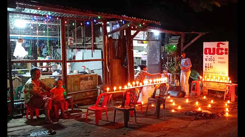 သီတင်းကျွတ် မီးထွန်းပွဲတော်မြင်ကွင်း (ဓာတ်ပုံ)