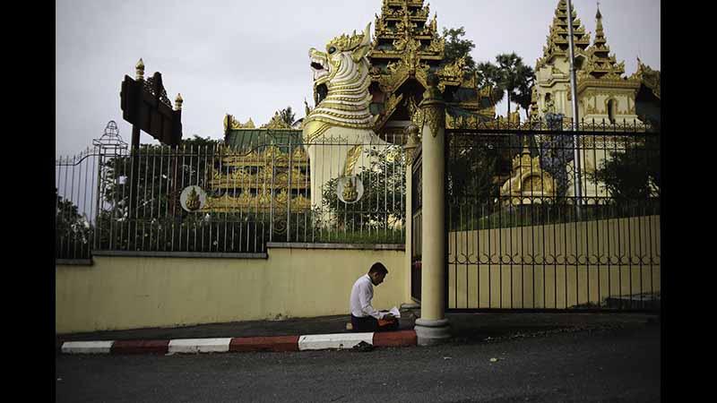 ကိုဗစ်-၁၉ နှင့်အတူ ဖြတ်သန်းရမည့် သီတင်းကျွတ်‌ပွဲတော် (ဓာတ်ပုံ)
