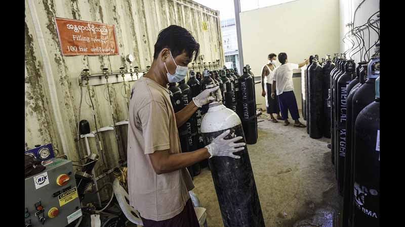 ကိုဗစ်-၁၉ လူနာ ၇၀၀ ခန့် အောက်ဆီဂျင်ပေးထားရဟု ကျန်းမာရေးတာဝန်ရှိသူ ပြော
