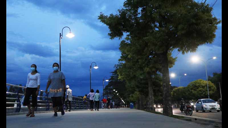 သီတင်းကျွတ်လပြည့်နေ့အထိမ်းအမှတ် မန္တလေးကျုံးတောင်ဘက် မီးတိုင်များ စတင်အလင်းပေး