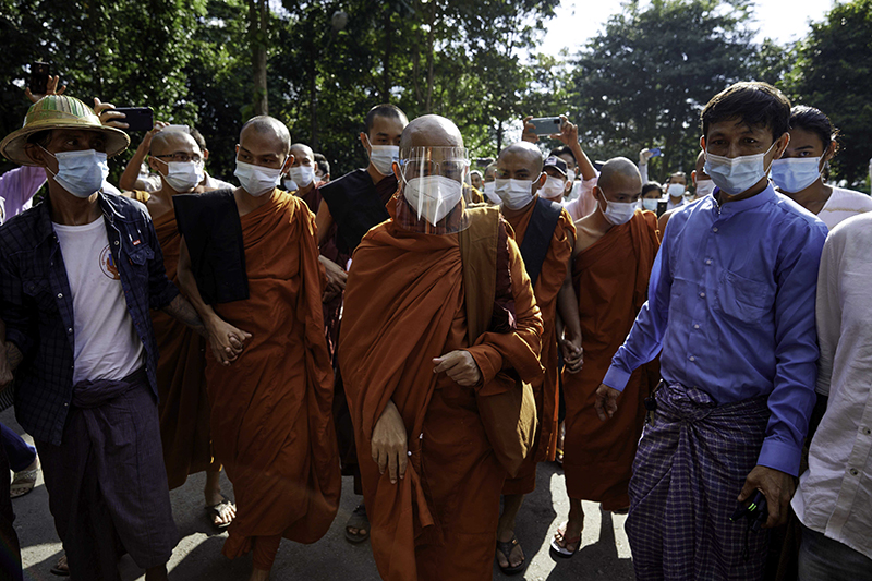 ရန်ကုန်အနောက်ပိုင်းခရိုင် ရဲတပ်ဖွဲ့မှူးရုံးတွင် ဦးဝီရသူ လာရောက်အဖမ်းခံ (ဓာတ်ပုံ)