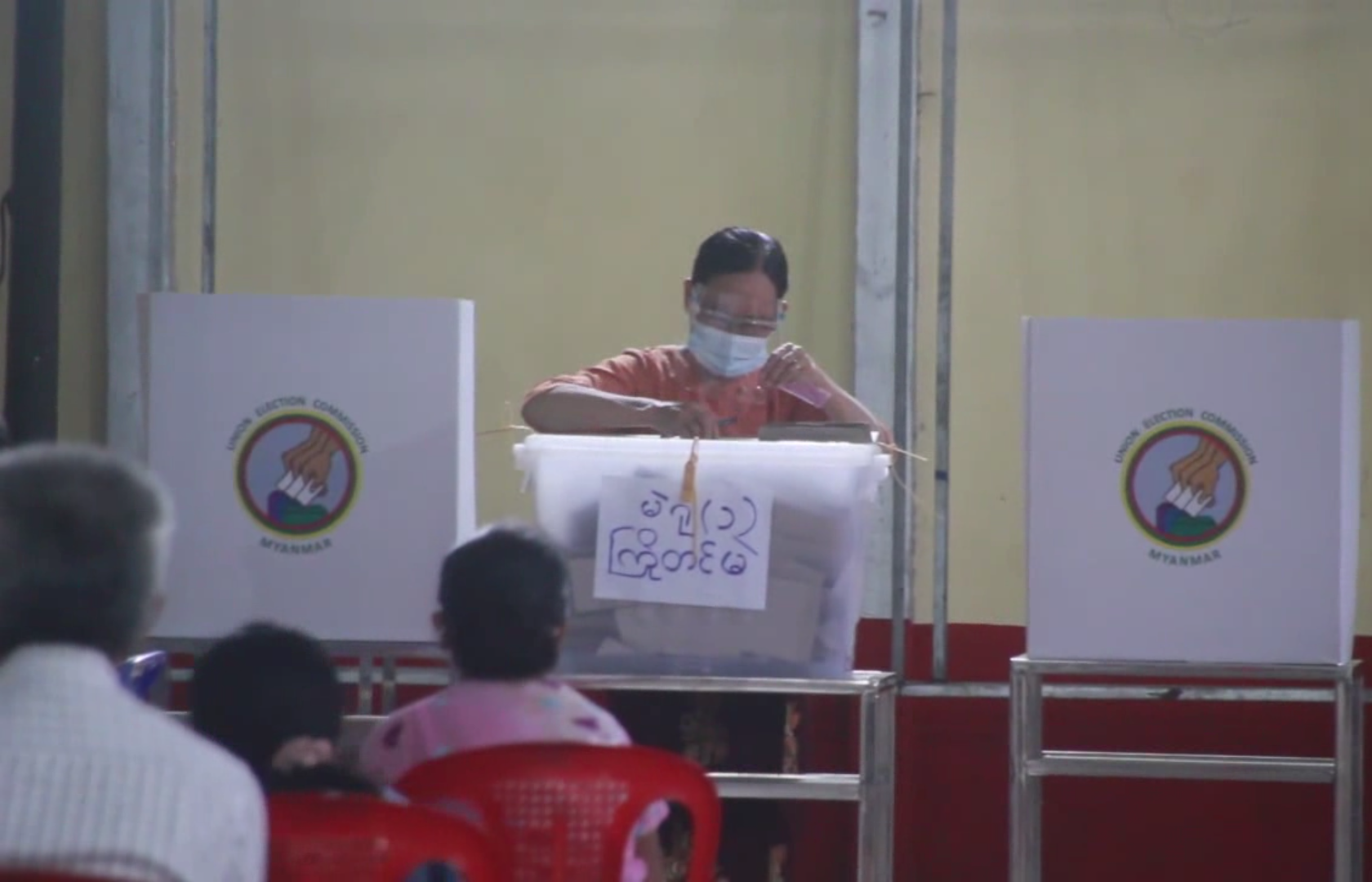 တိုင်းရင်းသားလက်နက်ကိုင်နယ်မြေနှင့် စစ်ရှောင်စခန်းက မဲဆန္ဒရှင်များ ပထမဆုံးအကြိမ် မဲပေးခွင့်ရ