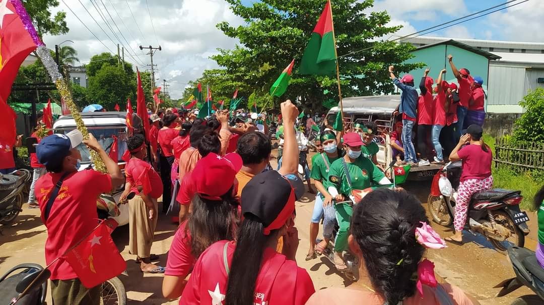 မြောင်းမြတွင် စာသားဖျက်ပြန်ဆိုထားသော "ဒေါက်ဖိနပ်လျှောက်သံ"သီချင်းဖွင့်သည့် ကြံ့ခိုင်ရေးပါတီ၀င် ၂ ဦး တရားစွဲခံရ