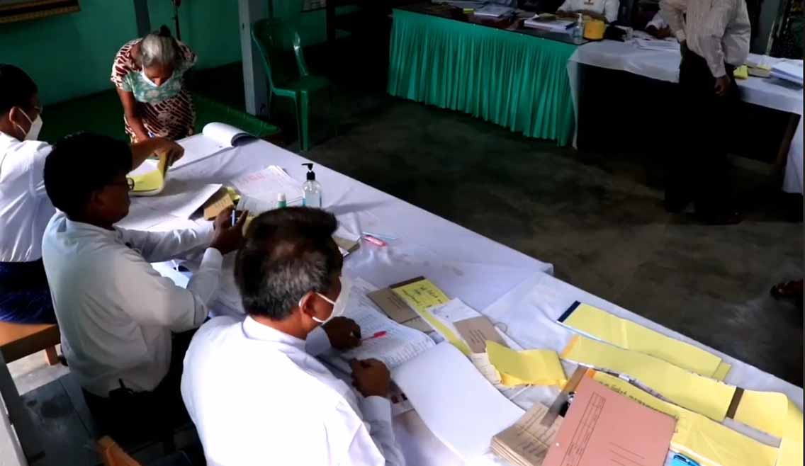 ပန်ဝါမြို့က မဲရုံအချို့၌ မဲစာအိတ်မလုံလောက်သဖြင့် ကြိုတင်မဲပေးမှု ၁ ရက်ရပ်နားခဲ့ရ 