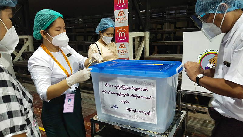 ဘားအံမြို့နယ်တွင် ရွေးကောက်ပွဲအတွက် မဲပေးမှု မြင်ကွင်းများ (ဓာတ်ပုံ)
