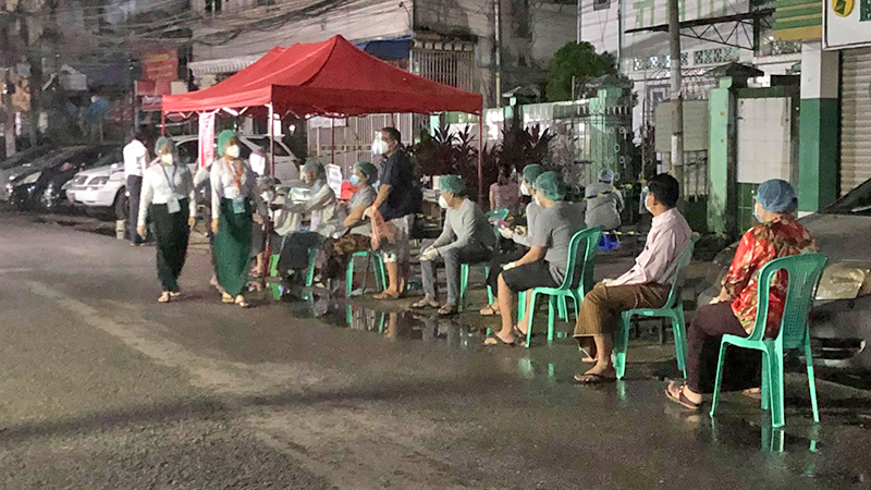 မြေနီကုန်း (မြောက်) ရပ်ကွက်က မဲရုံများ မြင်ကွင်း (ဓာတ်ပုံ)