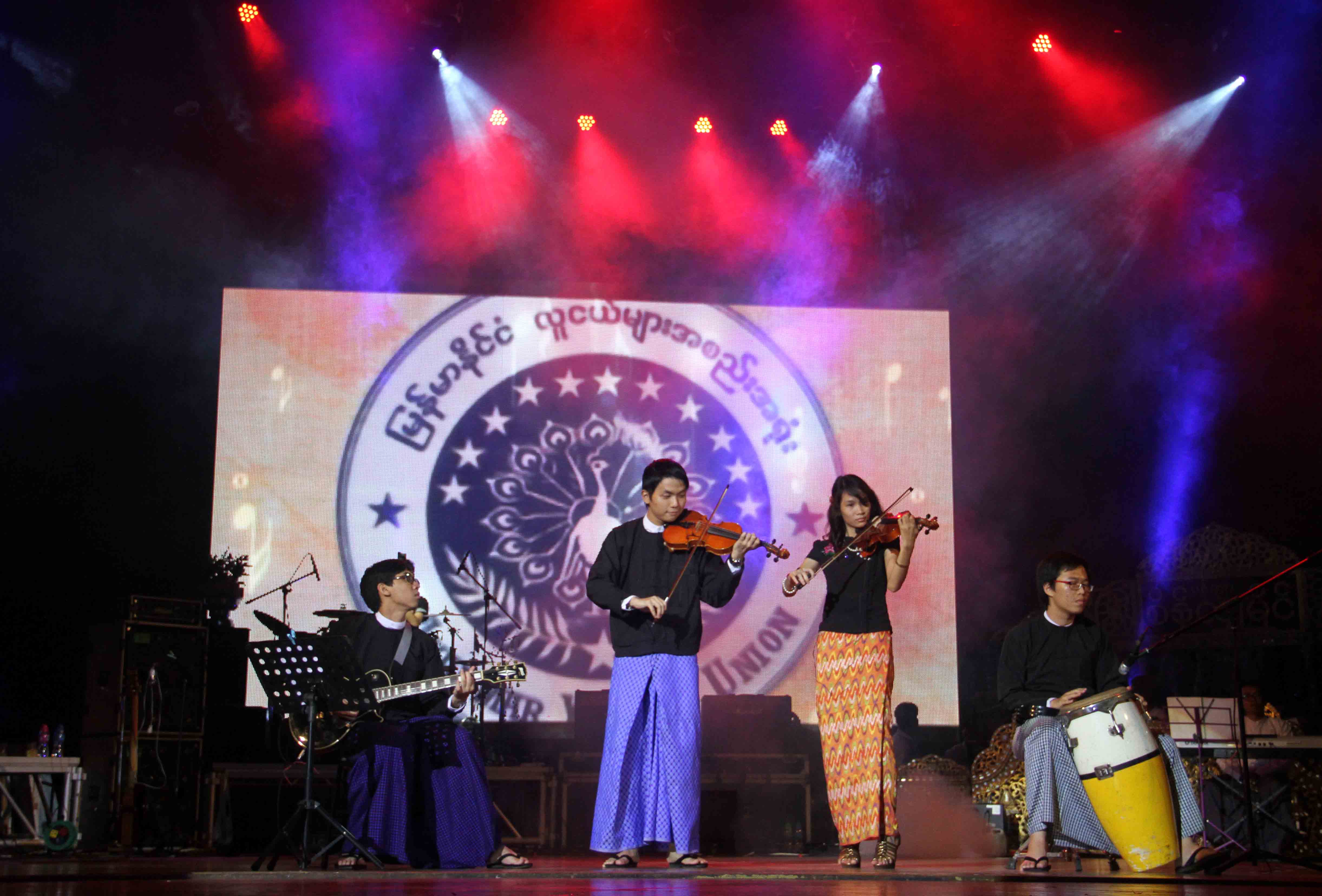 ဆင္းရဲနြမ္းပါး ေက်ာင္းသားလူငယ္မ်ား ဘ၀ျမွင့္တင္ေရး ရန္ပုံေငြေဖ်ာ္ေျဖပြဲ