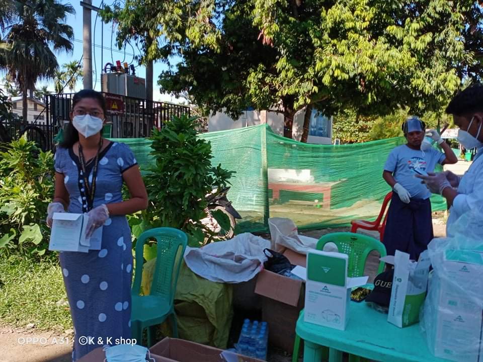 သံတွဲမြို့နယ်တွင် မဲဆန္ဒရှင်ပြည်သူများ မဲပေး ( ဓာတ်ပုံ)