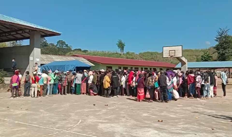 “ဝ”ဒေသ မဲရုံများတွင် မဲပေးသူများပြီး မဲစာရင်းနှင့်ကိုက်ညီမှုမရှိသဖြင့် ပြန်စိစစ်နေရ