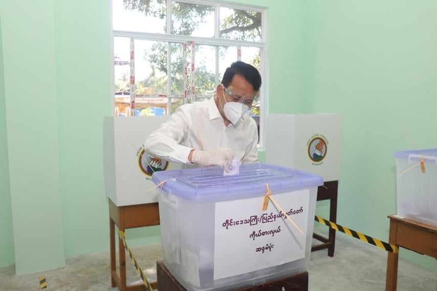 ရန်ကုန်တိုင်းဝန်ကြီးချုပ် ဦးဖြိုးမင်းသိန်း ဆန္ဒမဲပေး