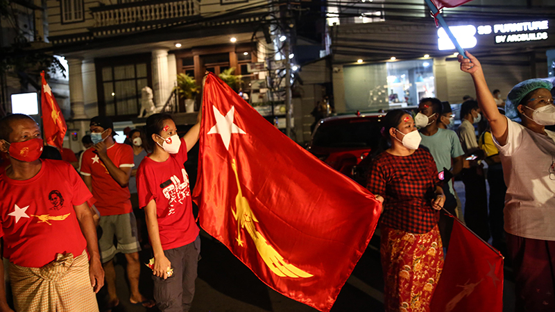 ရွှေဂုံတိုင် အန်အယ်လ်ဒီပါတီ ဗဟိုရုံးချုပ်ရှေ့မြင်ကွင်း (ဓာတ်ပုံ)