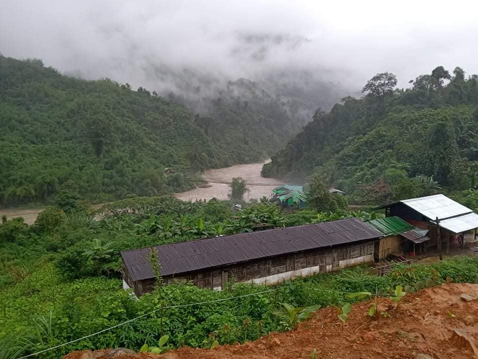 ပူတာအိုခရိုင်တွင် မဲရုံတာ၀န်ကျ ကျောင်းဆရာ ၁ ဦး ရေထဲမျောပါ‌ပျောက်ဆုံးနေ 