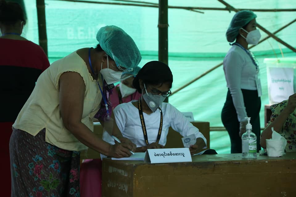 မဲရုံတာဝန်ယူခဲ့သည့် ဆရာ၊ ဆရာမများကို အန်အယ်လ်ဒီထောက်ခံသူများဟု ကြံ့ခိုင်ရေးပါတီဝေဖန်