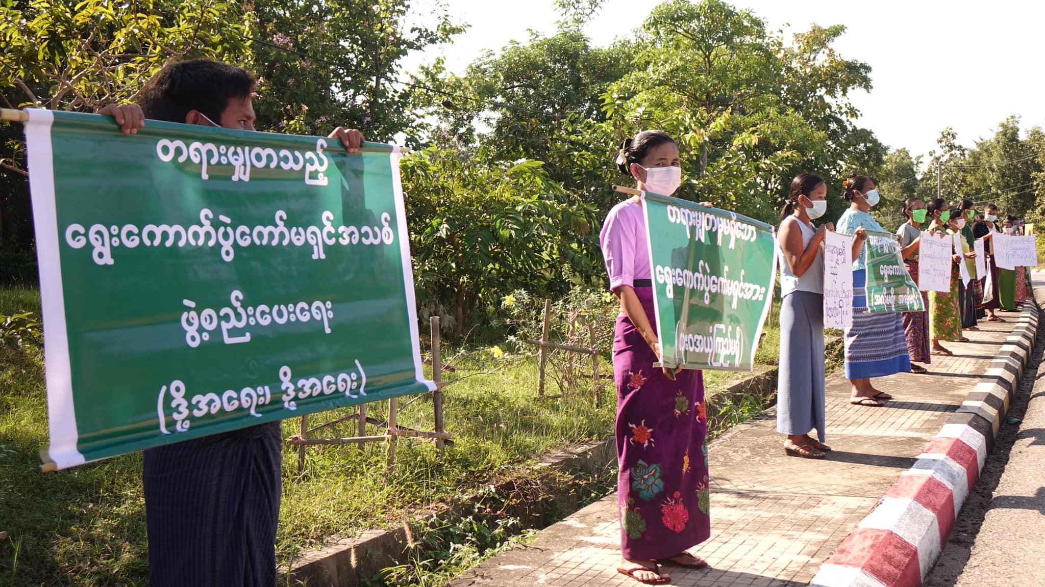 မဲ ၂ ကြိမ်ပေးသူများနှင့် ကော်မရှင်အဖွဲ့ခွဲရှေ့ လာရောက်ကြွေးကြော်သူများကို အရေးယူထား