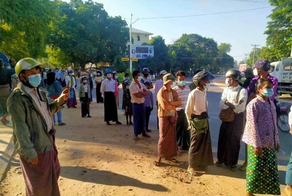 နတ်မောက်မြို့တွင် ရွေးကောက်ပွဲကော်မရှင်ကို ဆန္ဒပြ
