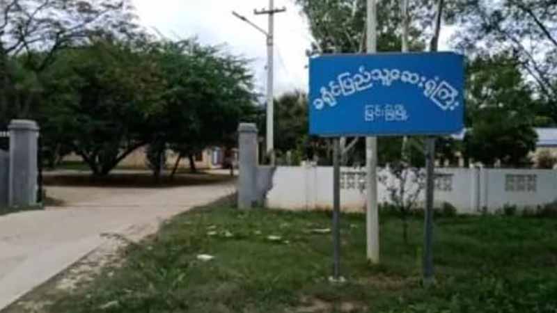 မြင်းခြံတွင် ခရီးသွားရာဇဝင်အမှန်မပြောသူကို သဘာဝဘေးအန္တရာယ်ဆိုင်ရာဥပဒေဖြင့် အမှုဖွင့်