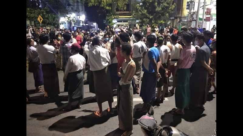 မအူပင်တွင် ထောက်ပံ့ကြေးငွေ ကျပ် ၄၀,၀၀၀ မရသဖြင့် ဒေသခံ ၁၀၀ ကျော် ဆန္ဒပြ