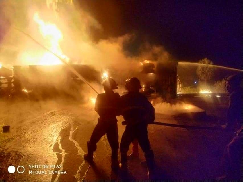 ရန်ကုန်-မန္တလေး အမြန်လမ်းတွင် အရက်ဆီ တင်လာသည့် ၂၂ ဘီးကား မီးလောင်